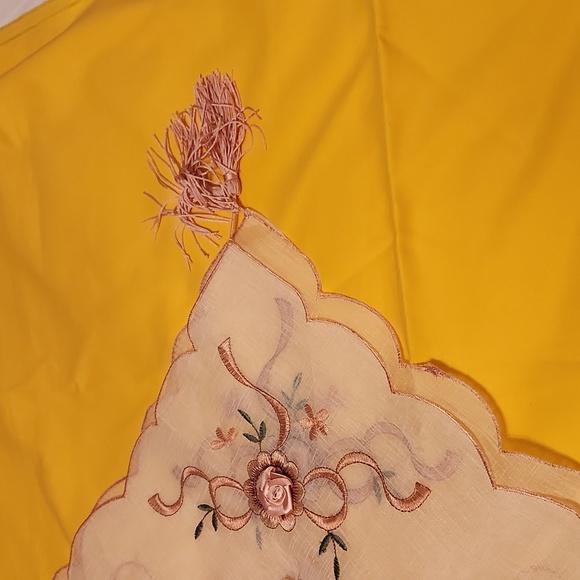 Square Table Linen/Topper - Picture 5 of 6